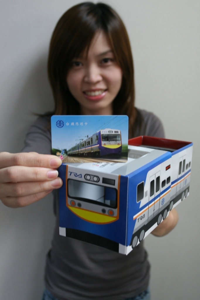 臺鐵限量紀念卡火車造型卡哇伊，今起搶購