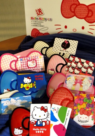 HELLO KITTY悠遊卡35週年紀念版，穿梭KITTY時光隧道