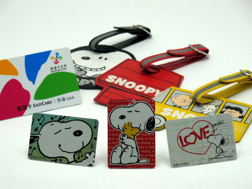 SNOOPY 迷你閃卡悠遊卡　熱情溫暖歡樂再出擊