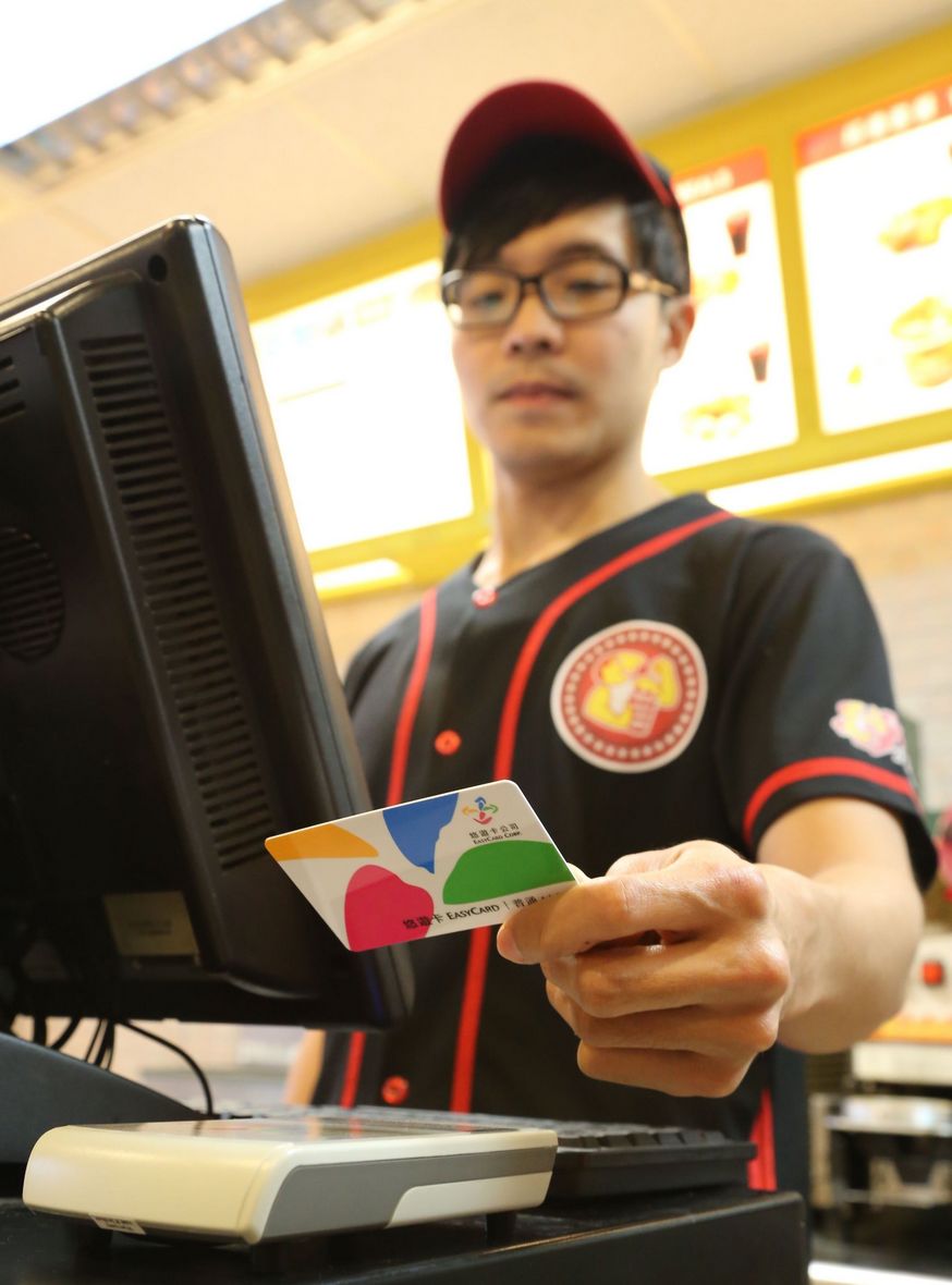 頂呱呱、正忠排骨飯，刷悠遊卡嘛ㄟ通
